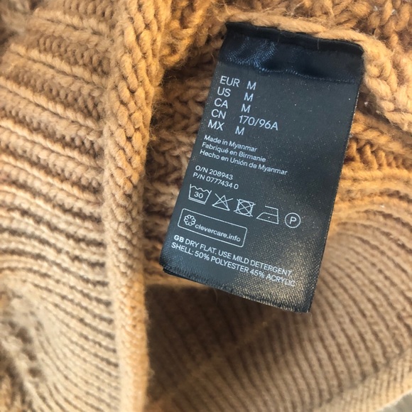 Gorgeous Chunky Knit Sweater - Picture 4 of 4